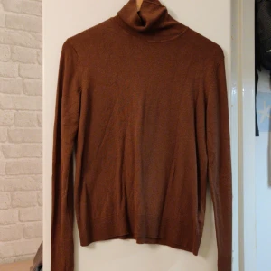 Brun polotröja stl S - Brun polo från Cubus.