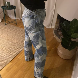 Jeans köpta av trashystudio  - Sjukt snygga jeans köpte på Instagram men de är tyvärr för stora för mig. Använda en gång