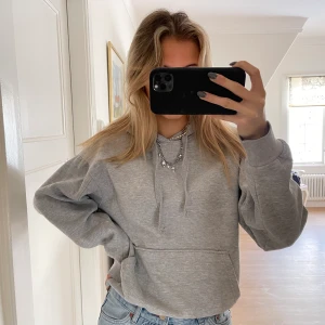 Grå hoodie - Grå skön hoodie från bershka⚡️