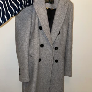 Zara kappa - Kappa från zara i väldigt bra skick knappt använd storlek XS