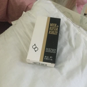  -  NÄSTAN  HELT NY MUSK BY ALYSSA ASHLEY. HAR SWISCH