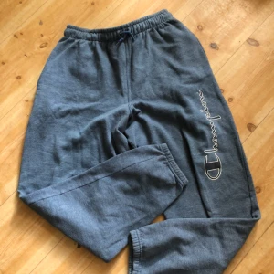  - Champion sweatpants i trevligt skick. Kan skickas mot fraktkostnad 