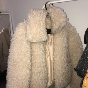  - Jacka från bik bok  nypris 600kr, använd ett par gånger men i gott skick  Säljer då jag ej har användning för den längre  Du står själv för frakten 