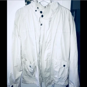  - En vår/höst jacka från JC. Har haft den två gånger sedan köpet. 