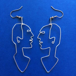  - Egentillverkade örhängen i silver. Kan göra i guld också. Frakt: 9 kr 🌻