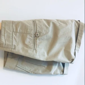  - JC   Storlek 34 100% cotton Beige Shorts Fint skick, aldrig använda Nypris 300 kr