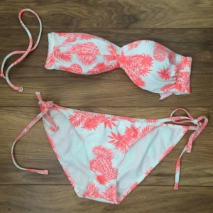  - Bikini från bikbok, aldrig använd. Överdel: XS, nederdel: M  Köpare betalar frakt