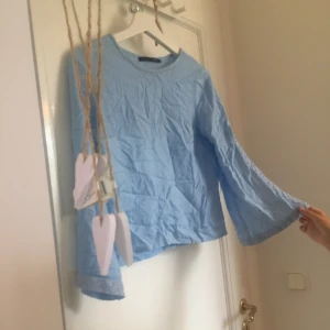  - En himmels blå blus från Nelly.com🌸