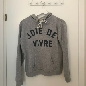  - Hoodie köpt i USA. Köpare betalar frakt! 