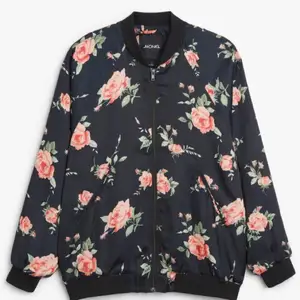 Super cute satin feel bomber from Monki, only tried on at home. Oversize fit.