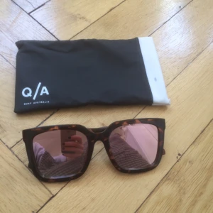  - Solglasögon från Quay. Oanvända! Nypris ca 500kr.   Hämtas i hägerstensåsen eller skickas mot fraktkostnad. 