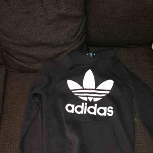 Snygg adidas hoodie  Storlek s 