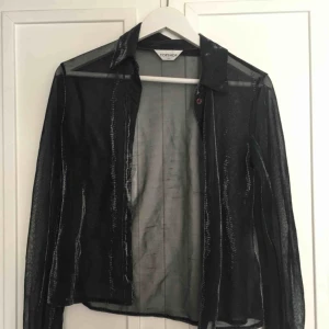  - Festlig tröja från topshop köpt från humana, säljs då den är för liten på mig. 