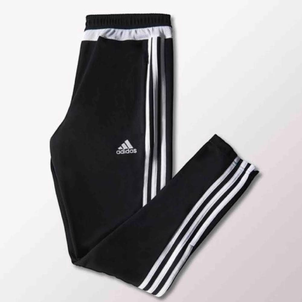 Adidas tiro 15 track pants. Använda 1 gång, storlek S. Frakt på 54kr tillkommer! :) . Jeans & Byxor.