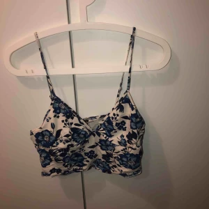  - En jätte fin topp från H&M i storlek S men passar även M.  