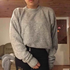  - Skön stickad tröja  Kommer ej ihåg märke kan kolla sen 
