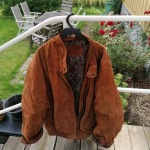  -  Mockajacka från Hollies strl L     350 högsta bud nu 