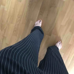  - Nakd byxor storlek 38. Baggy i modellen och något längre. Använda en gång