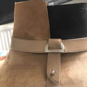  - Calvin Klein skor, äkta köpta från USA och använd 2-3 gånger Storlek 39 dock passar bättre för 38