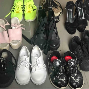  - Här är flertal olika sorters skor som jag säljer för en billig peng! Skickar givetvis bättre bild vid intresse :) 
