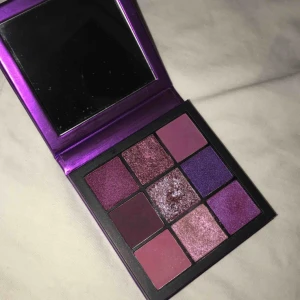  - Äkta palett från Huda beauty. Knappt använd 