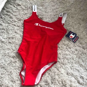  - Helt oanvänd! Etiketterna är kvar!  Köpt för 500kr, säljs för 400kr p.g.a. för liten storlek.  Storlek: M, men liten i storlek och passar även S.