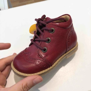  - Helt nya barnskor stl 21