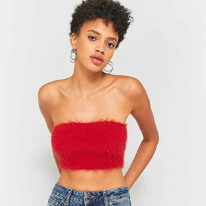  - snygg tubtopp från urban outfitters som är för liten för mig 😭. köptes förra året på nedsatt pris pga det lilla jacket (sista bilden). Dock syns inte det då det är under armen, annars om man forf stör sig på det går det säkert att sy med ett par stygn!💕