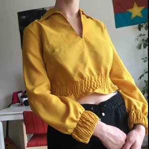  - Jättefin gul vintagetröja ✨✨✨ Köpt second hand. I superfint skick 🌹