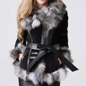 Äkta pälsjacka storlek S - Äkta varm pälsjacka i storlek S. Passar XS-M beroende på hur man vill att denna ska sitta. Köpt för ca 2000kr. Använd vid 2 tillfällen. Pris kan gå att diskuteras vid snabb affär. Köparen står för frakten. 