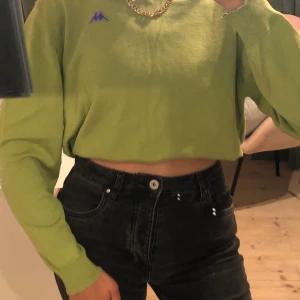 Stickad kapp sweatshirt - Säljer denna sjukt trendiga sweatshirt från Kappa då den aldrig används. Frakt tillkommer