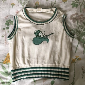 Vintage topp - Köpt på plick men aldrig använd av mig. Jag skulle säga att skicket är bra. Passar XS-S (jag har S). Köpare betalar frakt! 