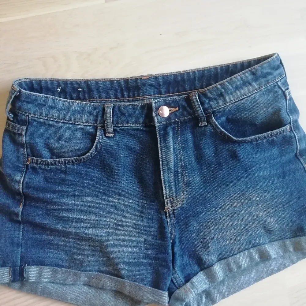 Jeansshorts i strl 36 säljes då de blivit för små för mig💕. Shorts.