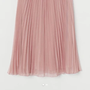 Kjol - Säljer pågrund av att den aldrig kommer till användning 