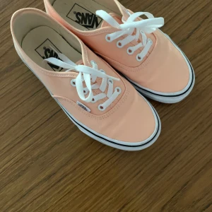 Vans storlek 36 - Vans i storlek 36, endast använda 2 gånger. Hämtas i Malmö eller skickas mot frakt (63kr med postnord)