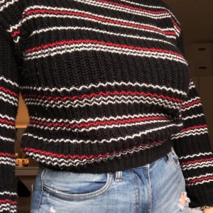 Tjocktröja  - Denna tjocktröja är väldigt använd, det var min absoluta favorit förut men den har inga hål eller liknande. Den är som ny