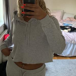 cropped brandy melville zip up