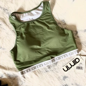 Aimn croptop - Sprillans ny crop top från aimn i storlek M💚 120kr ink frakt 