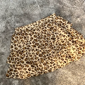 Volangkjol - Volangkjol i leopardprint, storlek S🧡 100kr ink frakt 