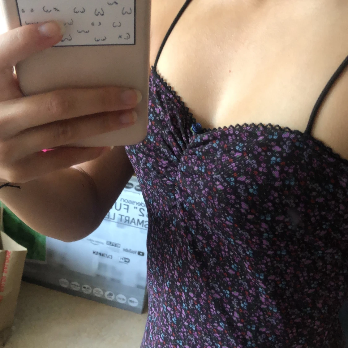 Blommig klänning med mesh tyg - 91