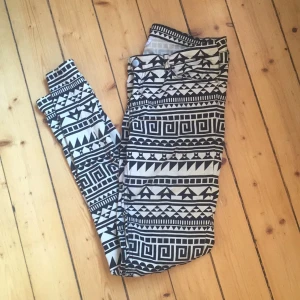  - Mönstrade jeans från Divided. 

