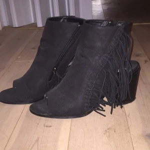  - Skor nelly
Använda 2 gånger!:)