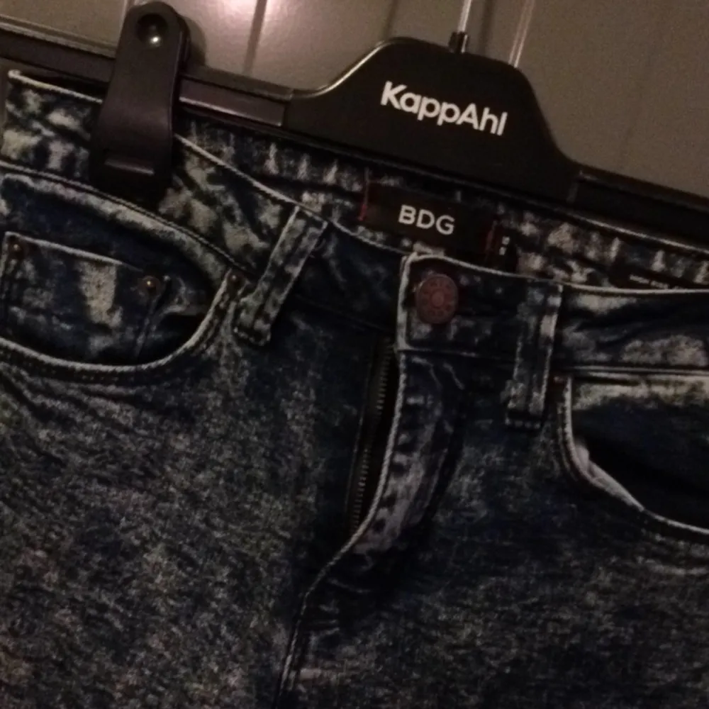 Super stretchiga jeans från Urban outfiters. Använda en gång! 
Köparen betalar frakt eller upphämtning i Upplands-Bro :) . Jeans & Byxor.