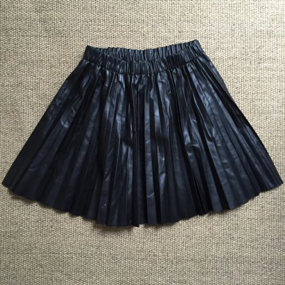 Pleated leather skirt from H&M Trend. . Kjolar.