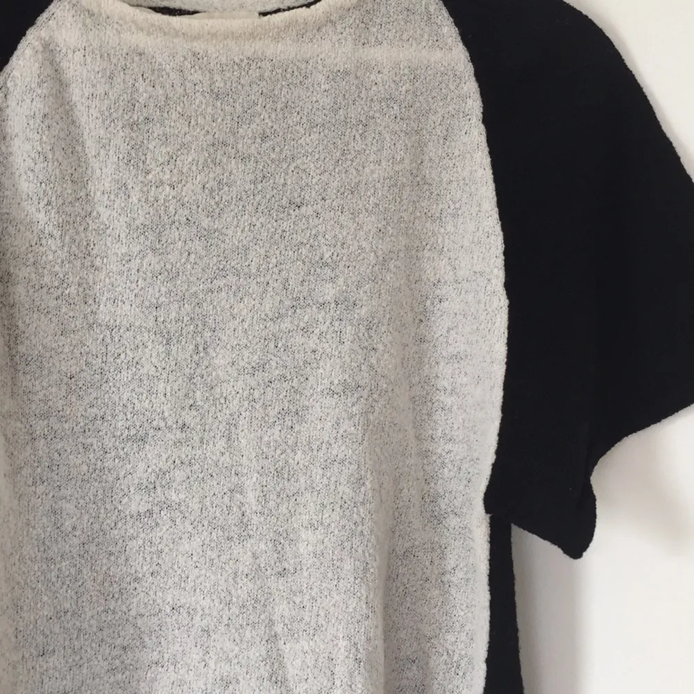 ZARA KNIT svart & vit . T-shirts.