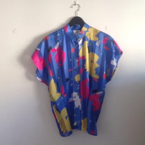  - Romantisk retroblus som är perfekt till våren ☀️ Blusen passar M och S