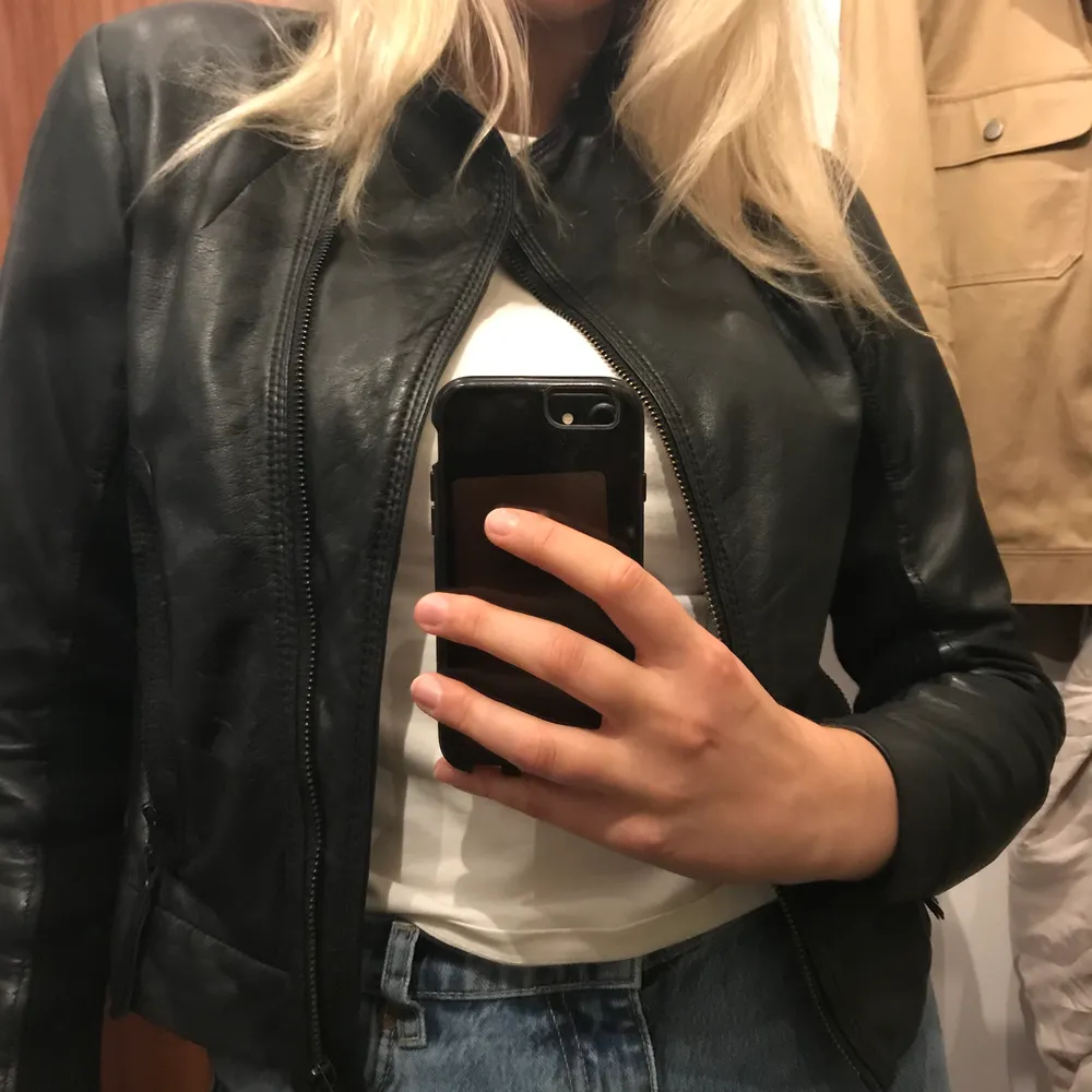 Real leather jacket. 100 + Shipping 💓 size 36 but fits Large. Jackor.