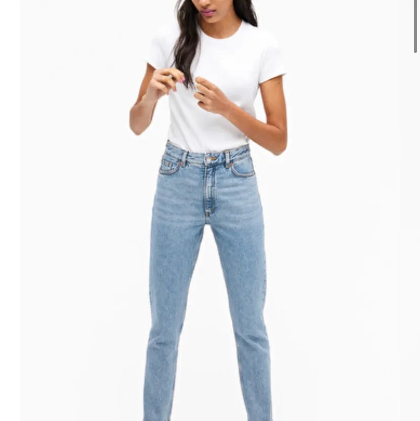 Säljer dessa super fina jeans ifrån MONKI då de är för små på mig! De är använda endast ett fåtal gånger, och är så gott som nya. 💕💕. Jeans & Byxor.