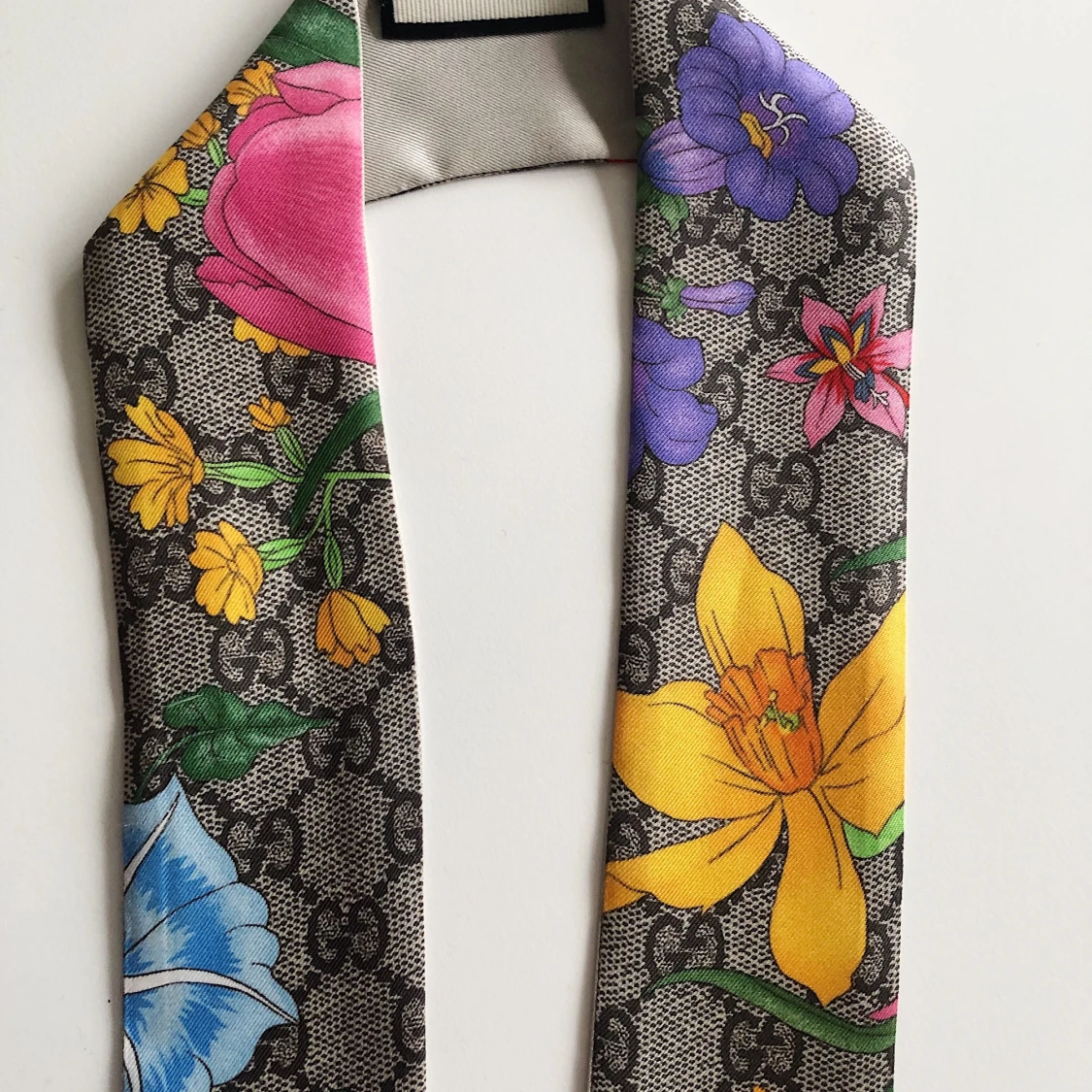 Gucci Floral Neck Bow - 90