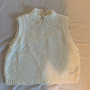 Väst - Storlek 38 men sitter som 34/36. Prislapp kvar